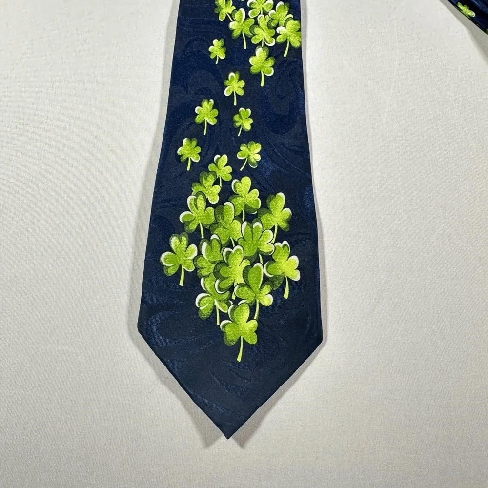 Men’s Museo Silk Necktie Shamrock Pattern​​ - Picture 2 of 4